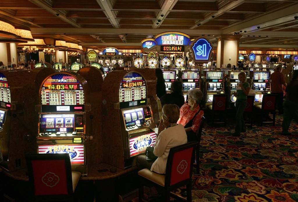 Casino lounge